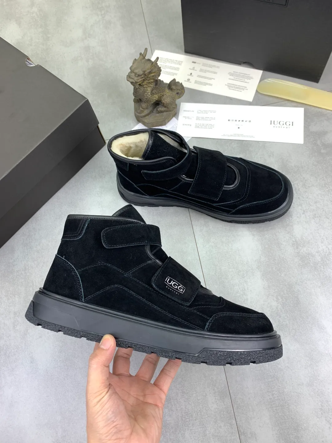Men's shoes 💰P580 New arrival 🆕🆕🆕 26 New IUGGI Velcro men's shoes Fashionable and casual Velcro men's shoes. First layer suede cowhide + lining wool Rubber outsole Lightweight and non-slip Size: 39-44 Color: three colors
